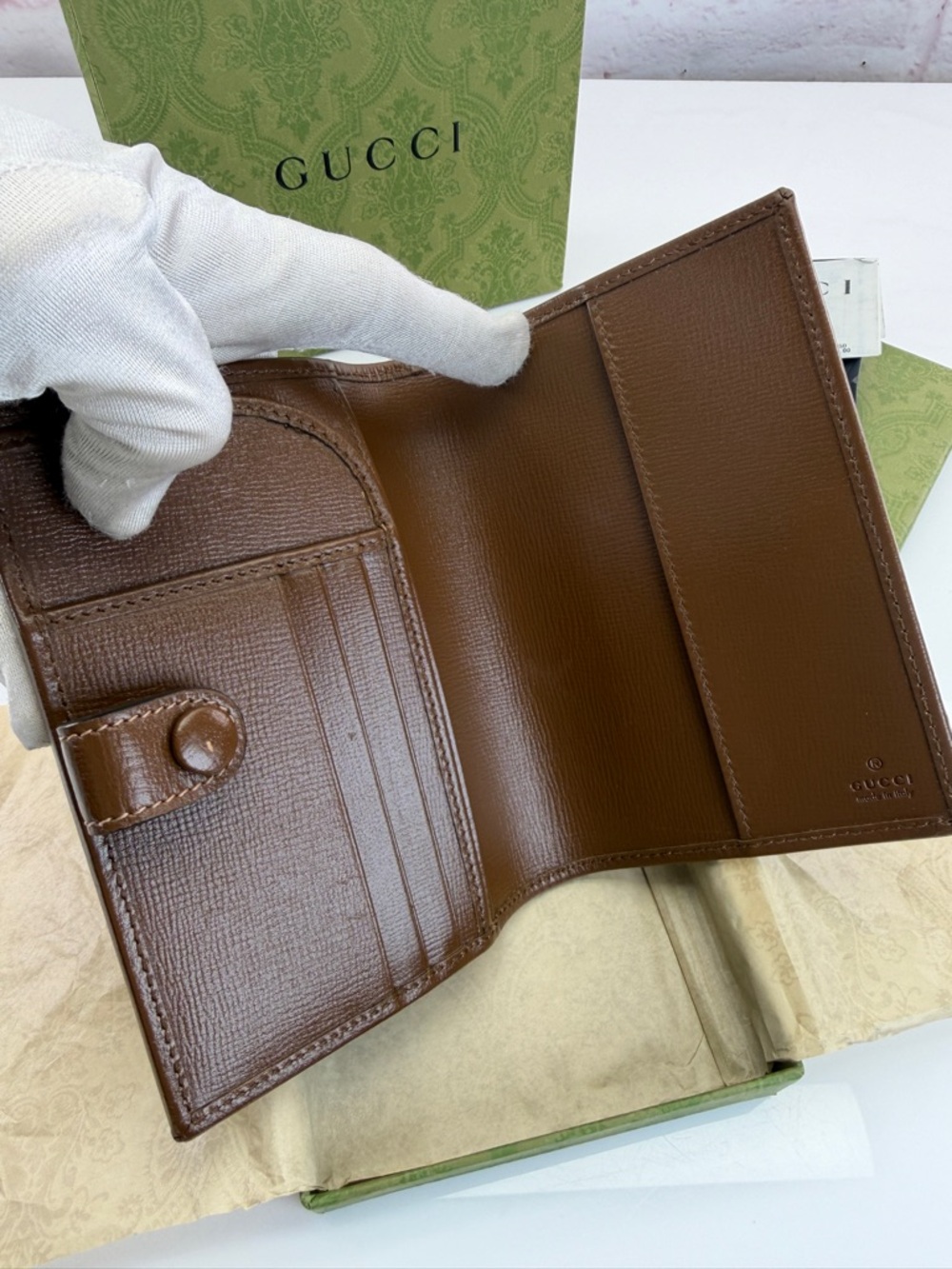 Gucci Interlocking GG Monogram Supreme Passport Card Wallet Organizer - Picture 7 of 10